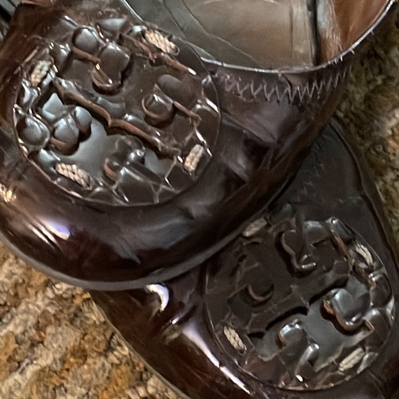 Tory Burch Reva crocs embossed patent leather flat - Picture 4 of 15